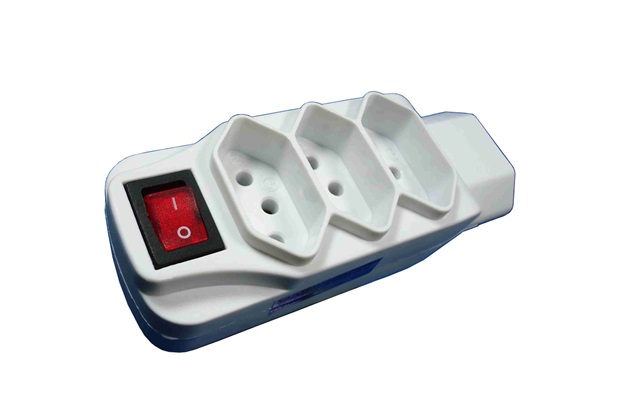 Adaptador Universal 4 Tomadas 2p + T com Interruptor Branco - Key West